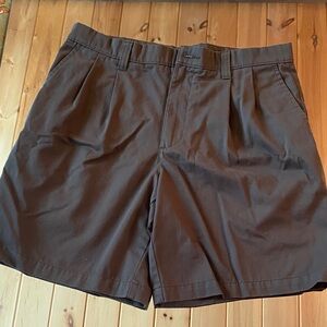 NWOT Cherokee Olive pleated front Front Men's Shorts